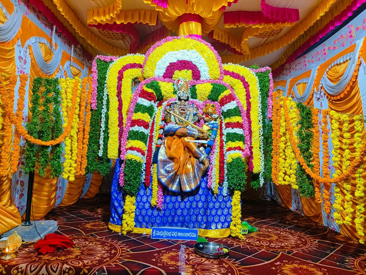 శ్రీ మధుకైటభవధ అలంకారంలో అమ్మవారు