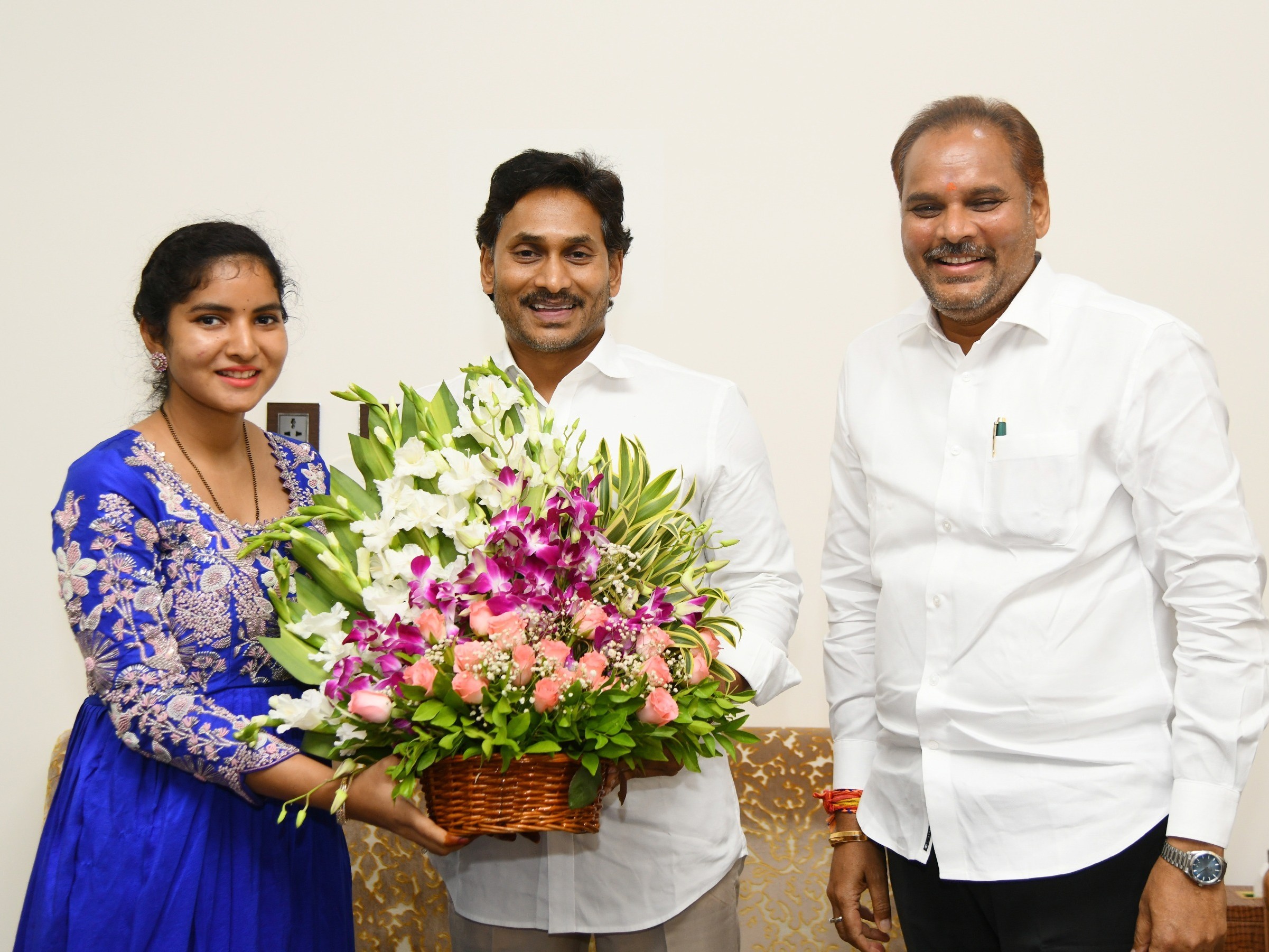 మాజీ సీఎంని కలిసిన జడ్పీ ఛైర్మన్
