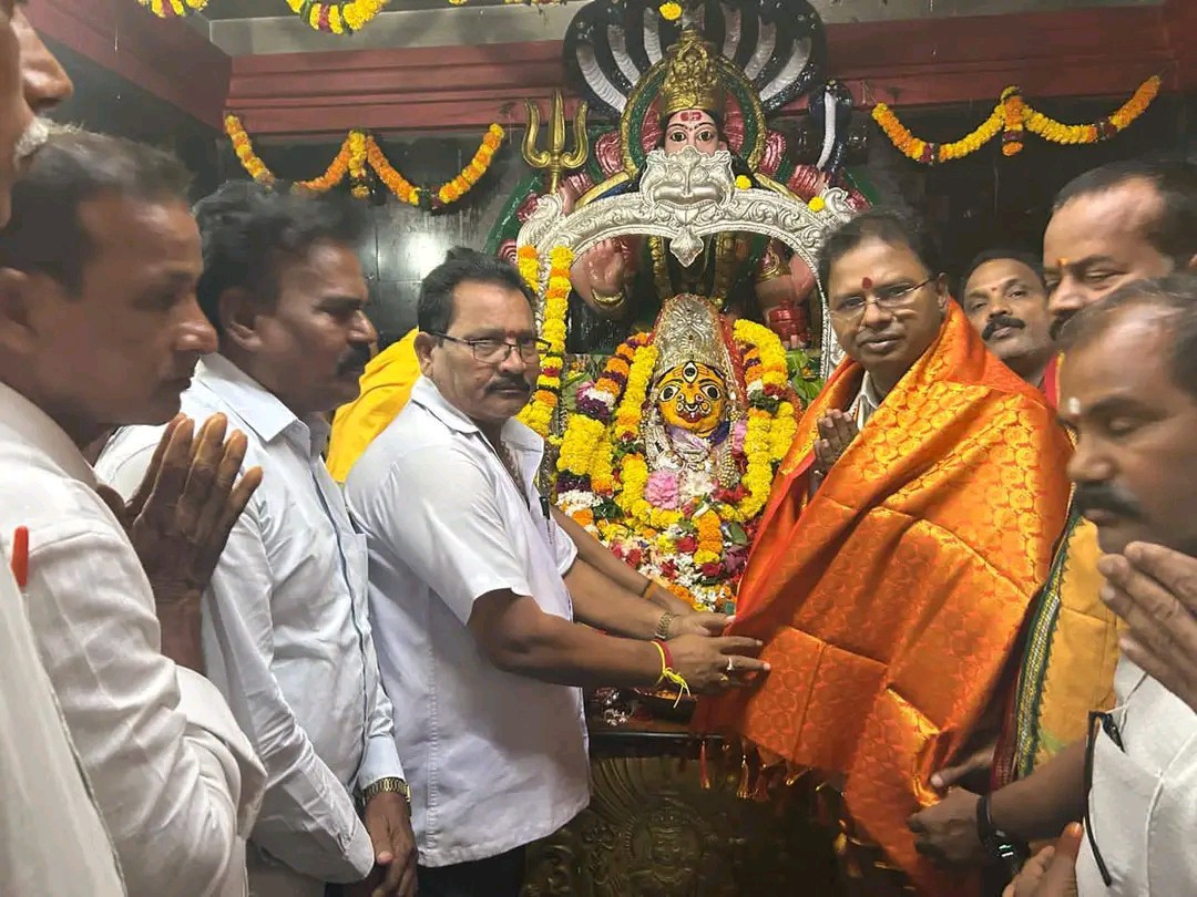 నీలమణి అమ్మవారిని దర్శించుకున్న బీజేపీ అధ్యక్షులు