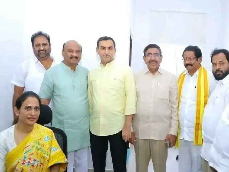 ప్రభుత్వ విప్‌గా బాధ్యతలు స్వీకరించిన ఎమ్మెల్యే