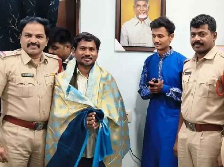 ఆటో డ్రైవర్ నిజాయితీకి సీఐ ఫిదా