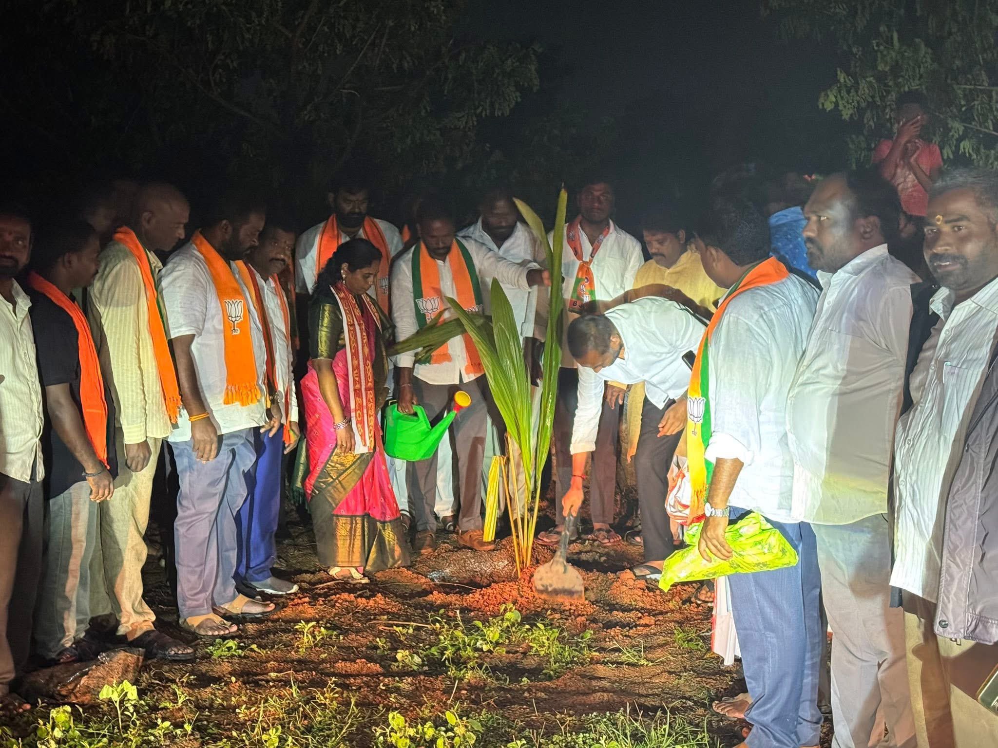 మొక్కలు నాటిన ఎంపీ  రఘునందన్ రావు