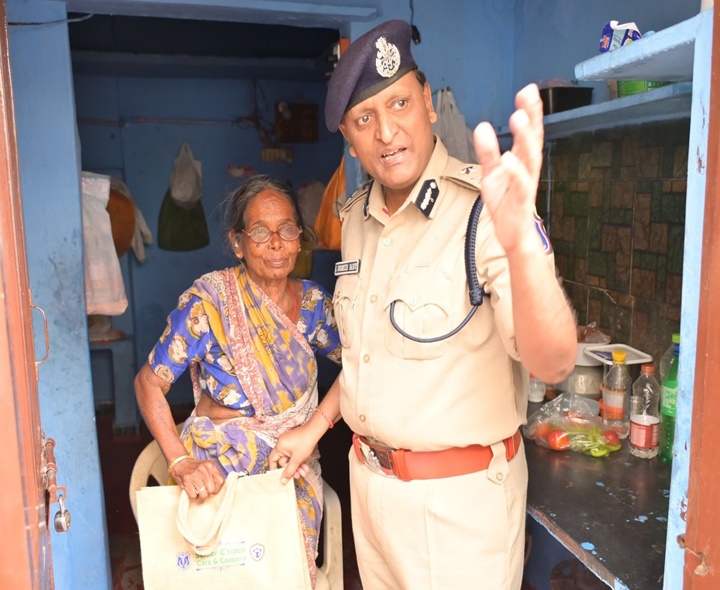 వృద్ధులను దత్తత తీసుకునే ప్రోగ్రాం ‘ గోల్డెన్ కేర్ ‘