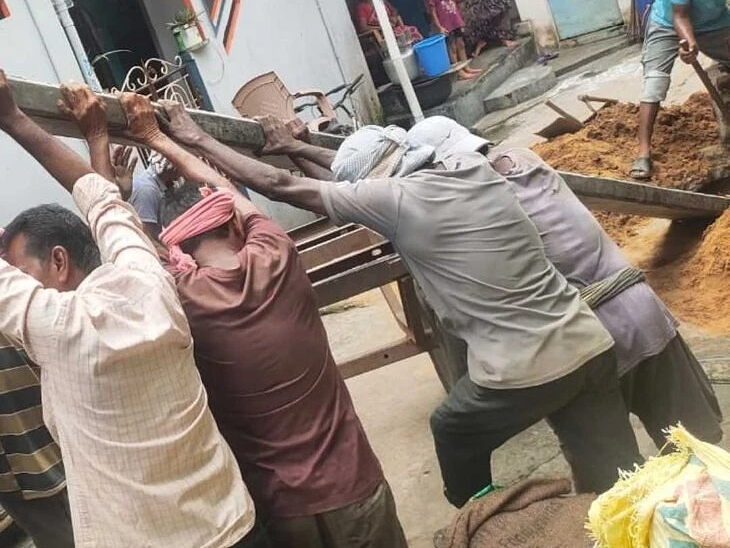 జిల్లా కేంద్రంలో విద్యుత్ స్తంభాల ఏర్పాటు
