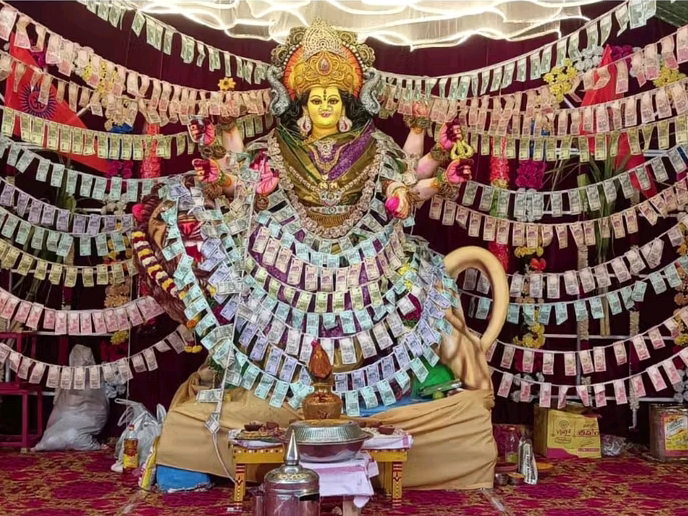 కరెన్సీతో ధనలక్ష్మి అమ్మవారికి అలంకరణ