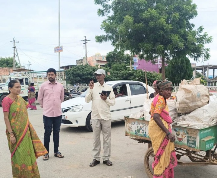 పారిశుద్ధ్య పనులను పరిశీలించిన ఎంపీడీవో
