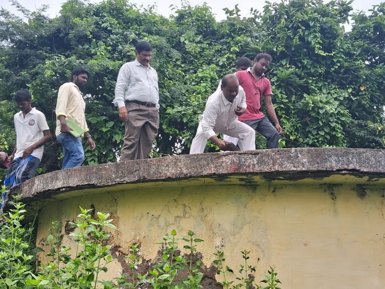 వాటర్ ట్యాంక్‌ను పరిశీలించిన జడ్పీ సీఈవో