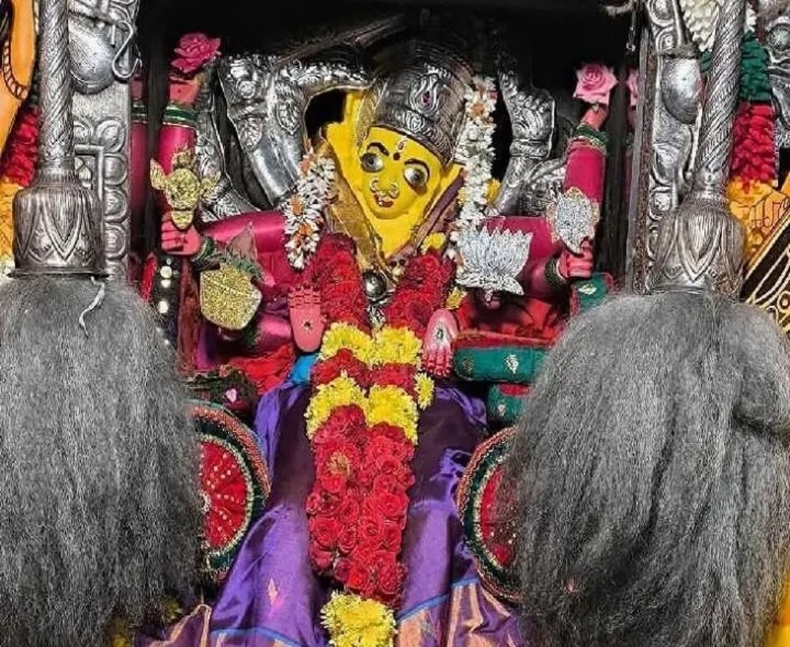 మహాలక్ష్మి అలంకారంలో కనకదుర్గా అమ్మవారు