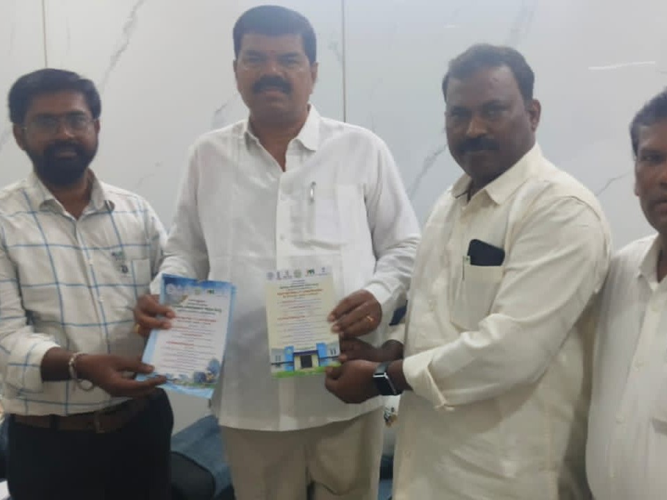 ఎమ్మెల్యేకు ఆహ్వాన పత్రం అందజేసిన ITI ప్రిన్సిపల్