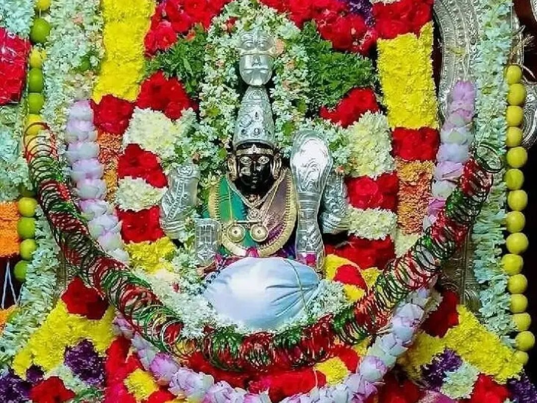 మహాలక్ష్మిదేవిగా దర్శనమిచ్చిన రాజరాజేశ్వరి అమ్మ వారు