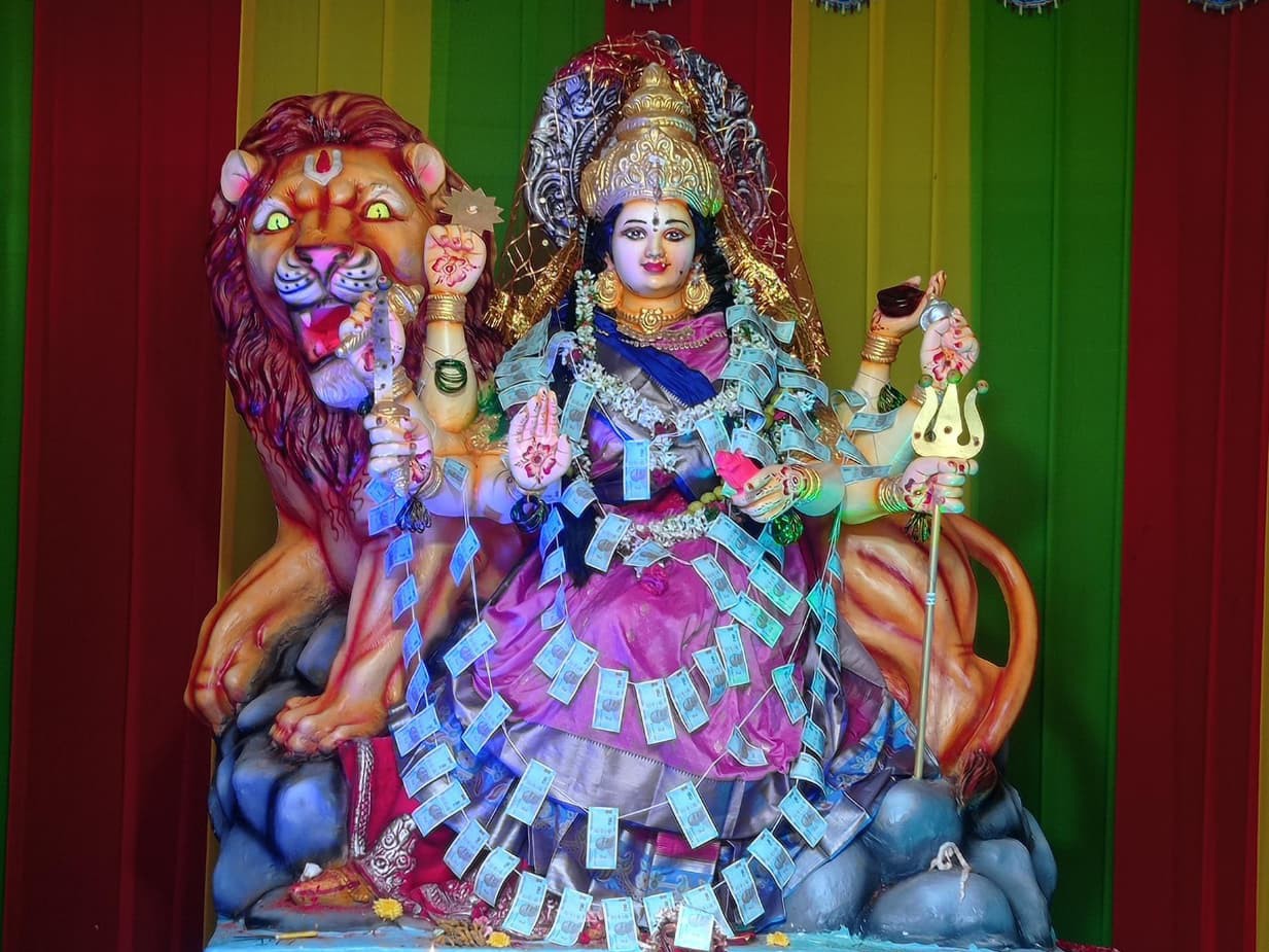 రూ.50 నోట్లతో అమ్మవారికి అలంకరణ