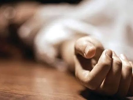 చంద్రగిరిలో బిల్డింగ్‌పై నుంచి పడి వ్యక్తి మృతి