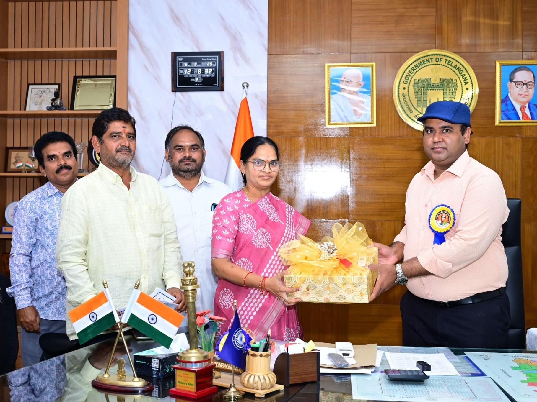యాత్ర దానం కరపత్రాలను ఆవిష్కరించిన కలెక్టర్