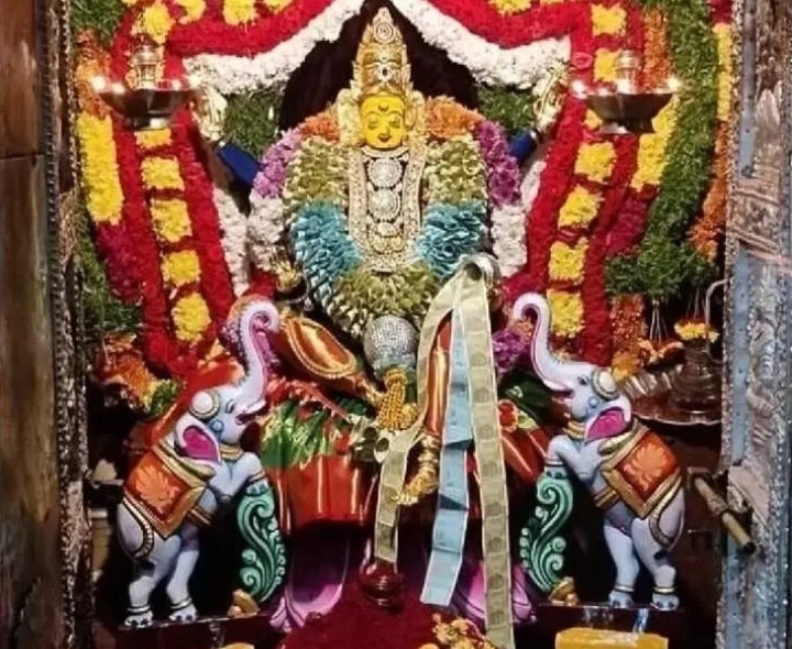 మహాలక్ష్మీ దేవిగా భ్రమరాంబ అమ్మవారు