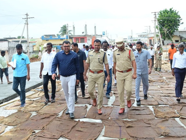 అభివృద్ధి కార్యక్రమాలు పరిశీలించిన కలెక్టర్