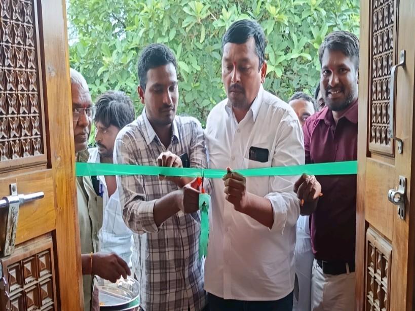 గ్రామపంచాయతీ భవనాన్ని ప్రారంభించిన ఎంపీడీవో