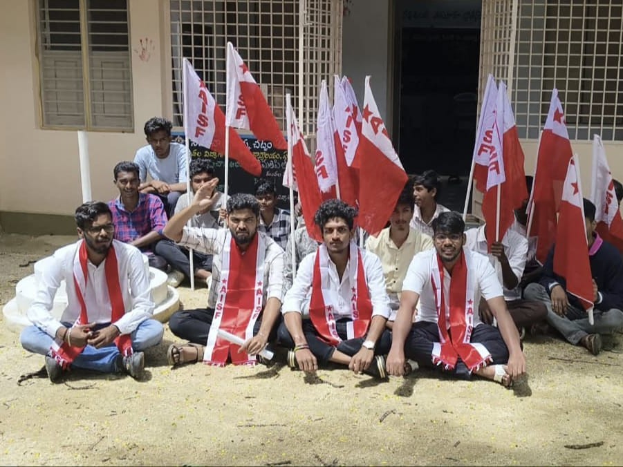 ‘ప్రైవేట్ పాఠశాలలపై చట్టపరమైన చర్యలు తీసుకోండి’