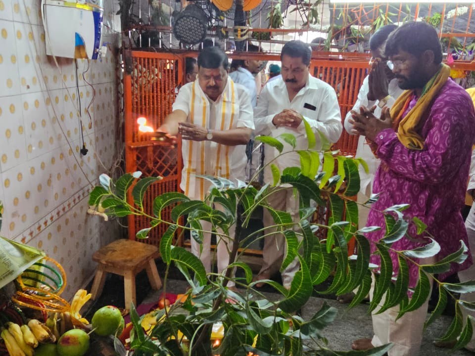 కుంకుమార్చన పూజలో పాల్గొన్న ఎమ్మెల్యే బాలునాయక్