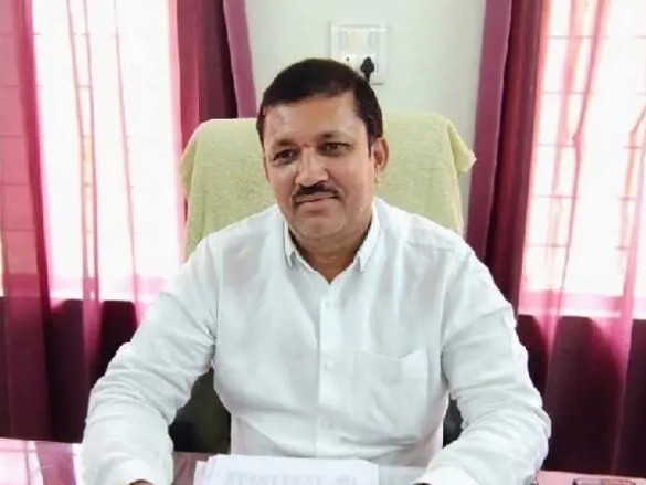 రేపటి నుంచి కాలేజీలకు సెలవులు