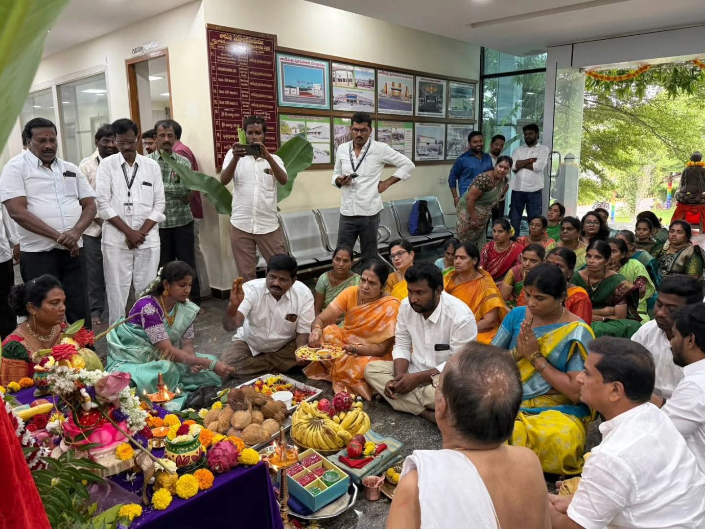 మున్సిపల్ కార్యాలయంలో ముందస్తు దసరా సంబరాలు