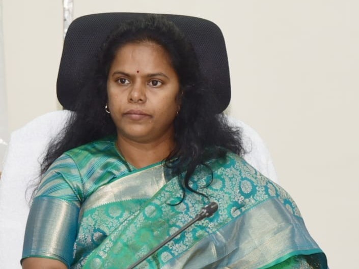 కలెక్టరేట్‌లో కంట్రోల్ రూమ్‌లు ఏర్పాటు