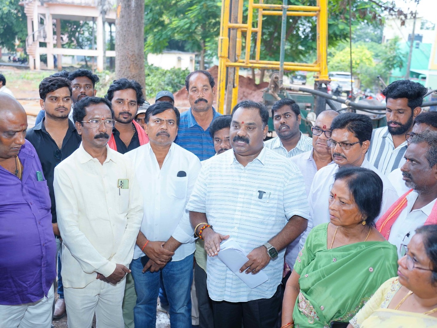 హౌసింగ్ బోర్డ్ కాలనీలో నీటి సమస్యపై ప్రత్యేక దృష్టి