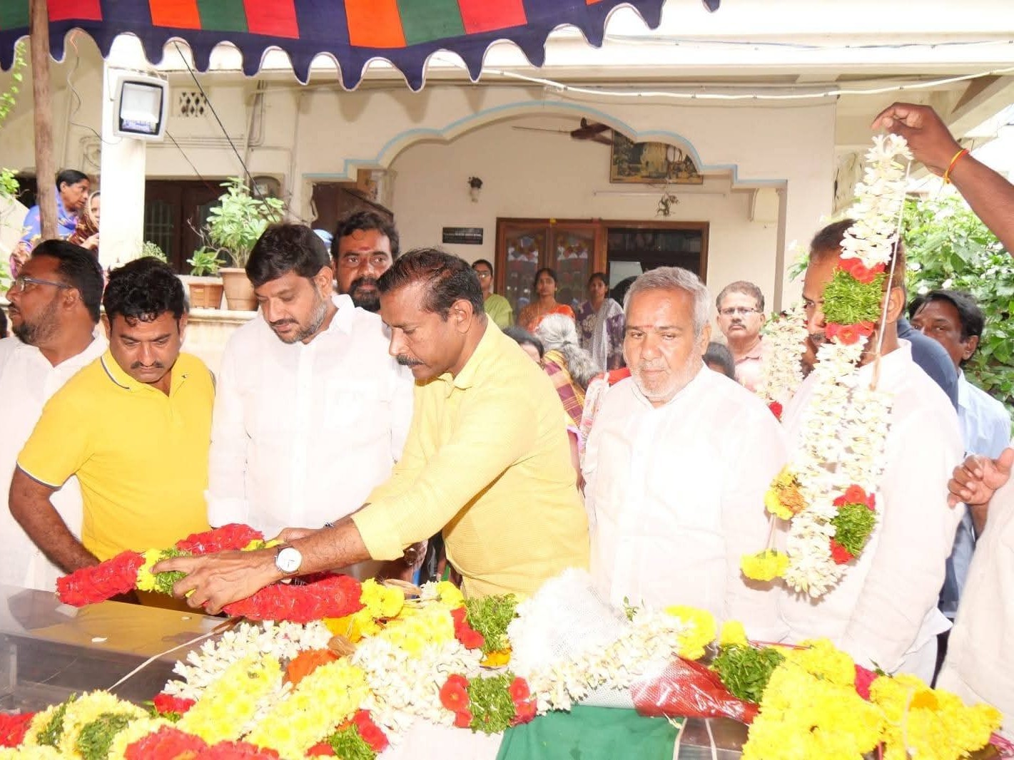 డాక్టర్ కిషోర్‌కు నివాళులు అర్పించిన పల్లా
