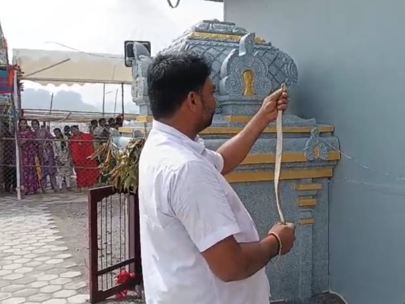 భద్రకాళి ఆలయంలో పాము