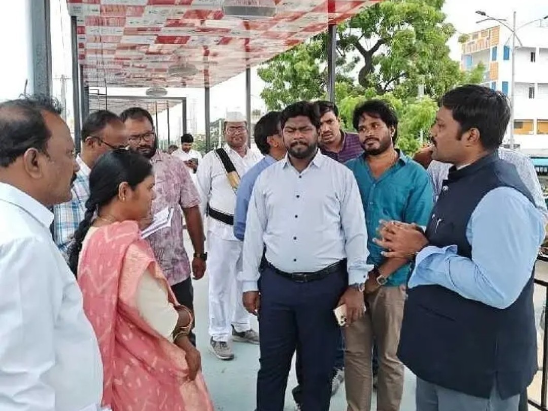 స్మార్ట్ స్ట్రీట్ బజార్‌ను పరిశీలించిన మెప్మా డైరెక్టర్