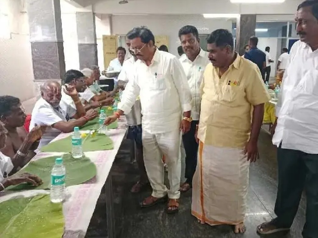 శ్రీవారి యాత్రికులకు అన్నదానం చేసిన ఎమ్మెల్యే