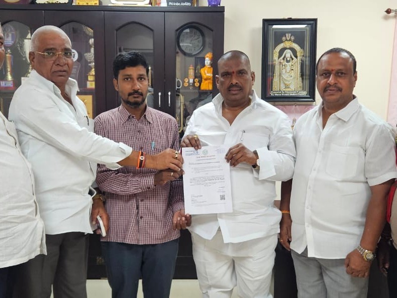 సీఎం సహా నిధి అందజేసిన ఎమ్మెల్యే