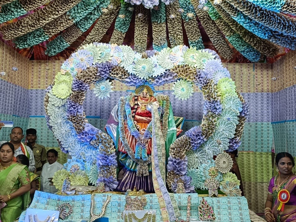 గిద్దలూరులో కోటి 25 లక్షలతో అమ్మవారి అలంకరణ