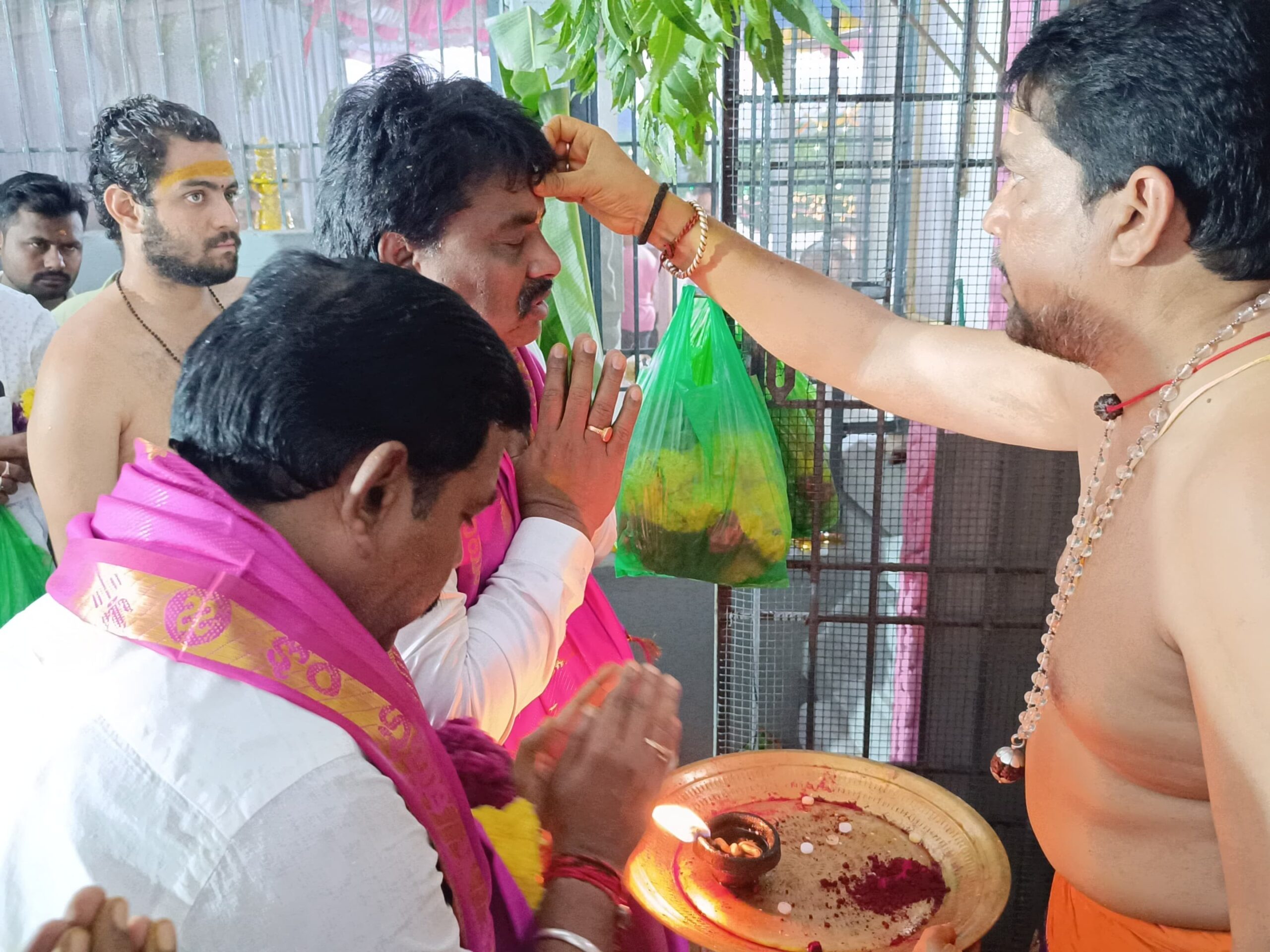 కనకదుర్గమ్మ తల్లి అభిషేక సేవలో మాజీ MLA