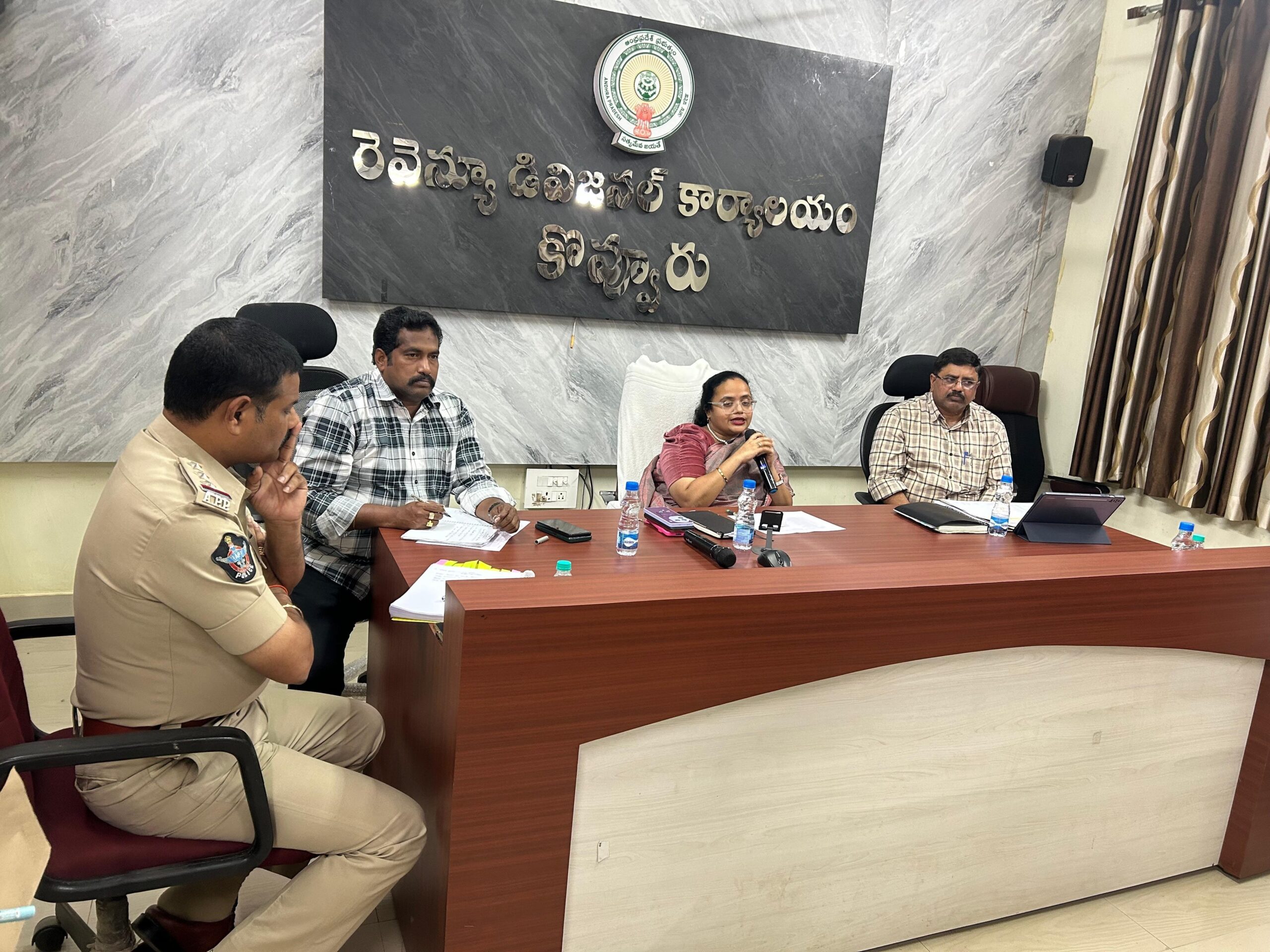 ‘ఇసుక ర్యాంపుల వద్ద క్రమశిక్షణ పాటించాలి’