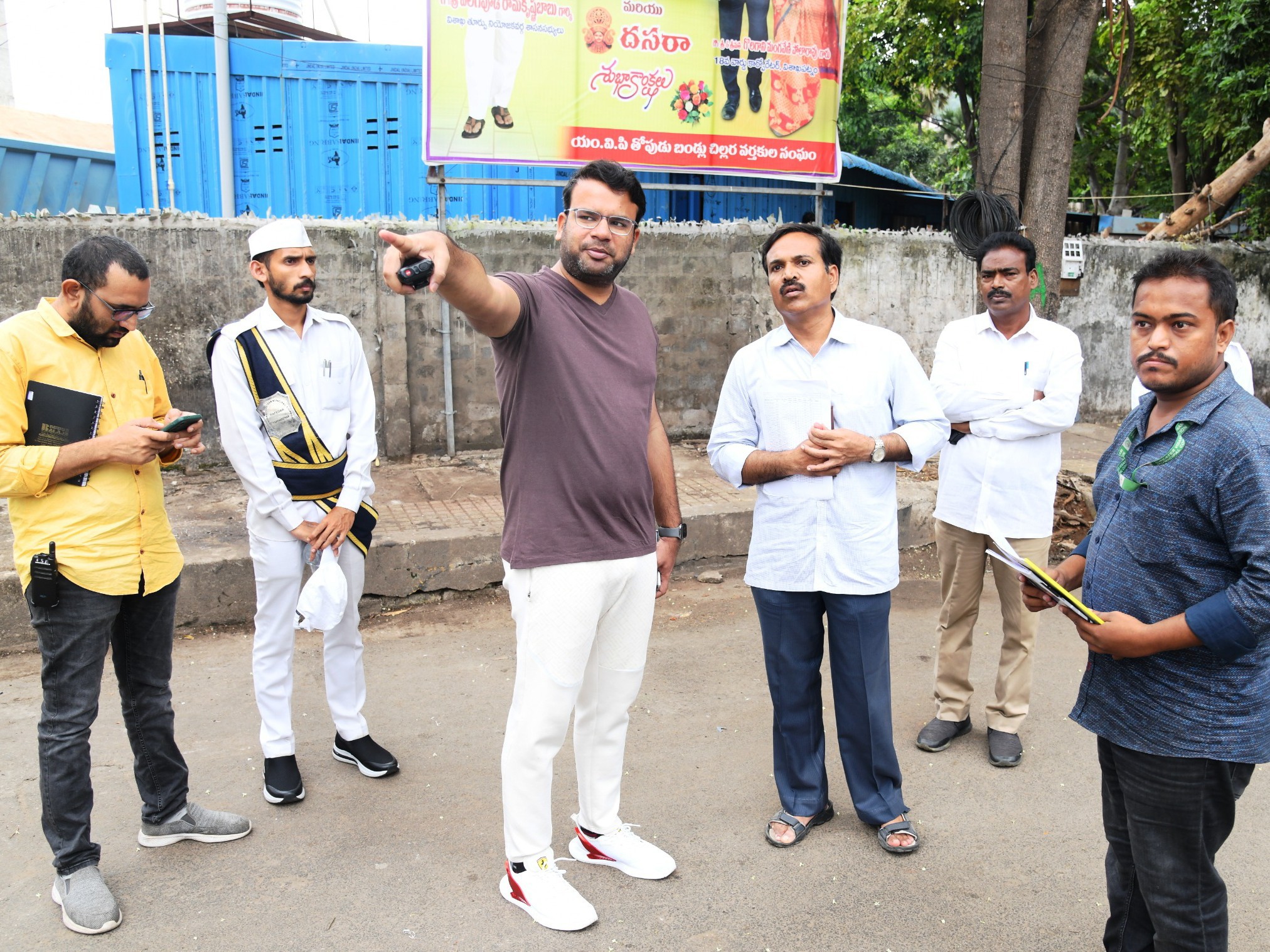 18 వ వార్డులో జీవీఎంసీ కమిషనర్ పర్యటన