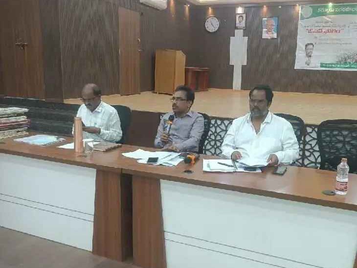 అక్రమ నిర్మాణాలపై నిర్లక్ష్యం వీడాలి: కమిషనర్