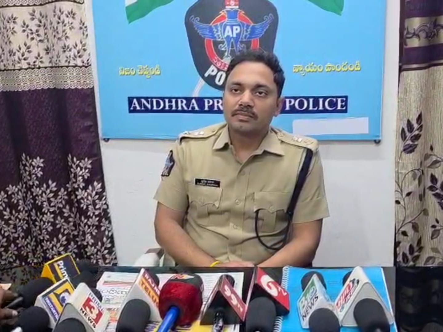 ప్రజలను అప్రమత్తం చేయాలి: ఎస్పీ