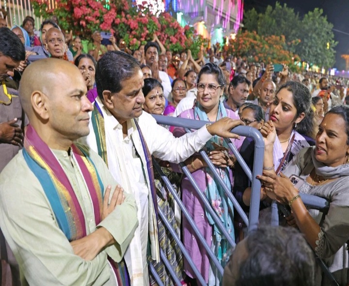భక్తుల సౌకర్యాలను అడిగి తెలుసుకున్న ఛైర్మెన్, ఈవో