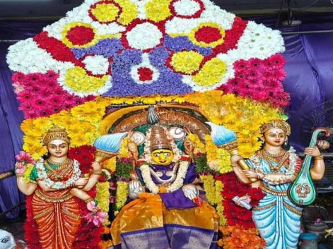శ్రీ లలితా త్రిపుర సుందరీ దేవిగా.. భక్తులకు కనువిందుగా