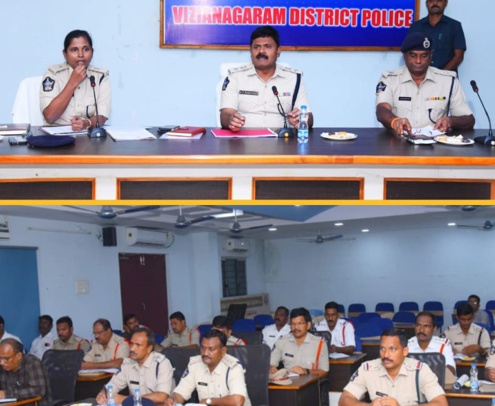 అమ్మవారి ఉత్సవాలపై సిబ్బందితో ఎస్పీ సమీక్ష