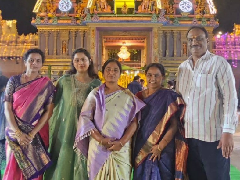 కనకదుర్గమ్మను దర్శించుకున్న పరిటాల సునీత