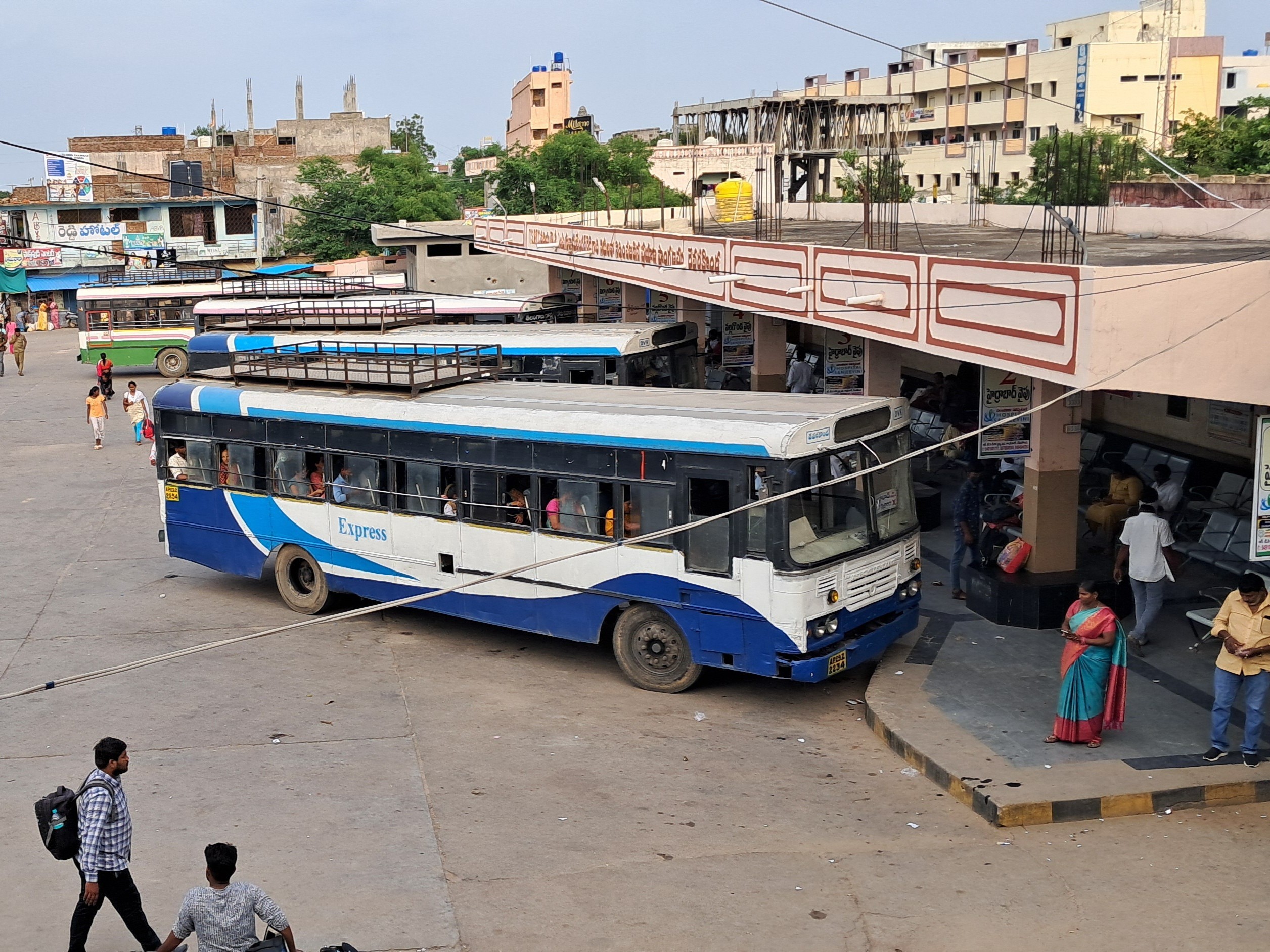 ‘దేవరకొండ బస్సులు సంతోష్ నగర్ వరకే’