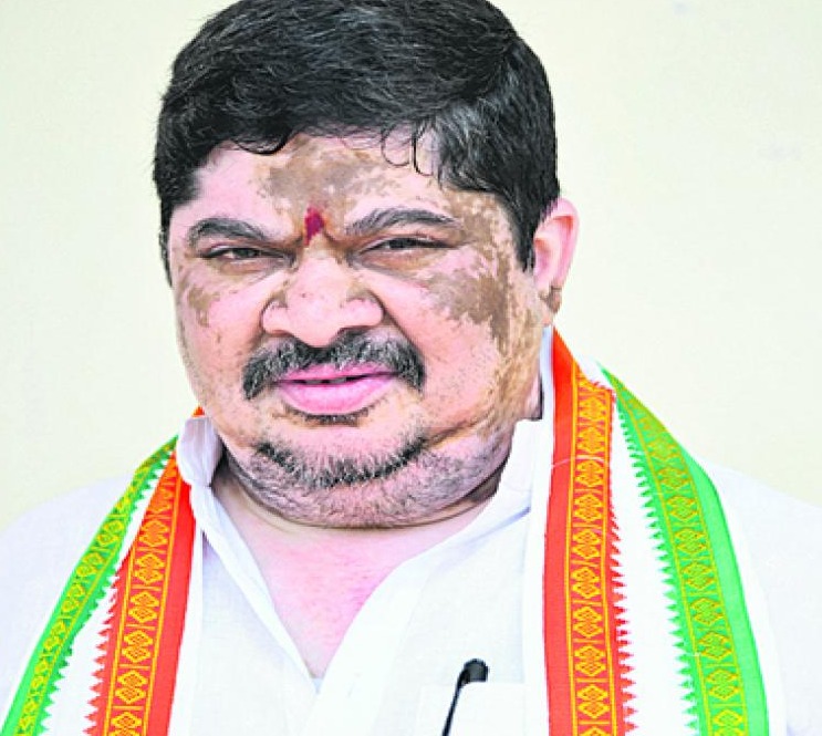 కోర్టు ఏర్పాటుపై మంత్రికి వినతి