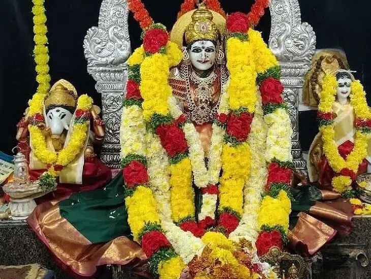 లలితా పరమేశ్వరి అవతారంలో శ్రీ రాజరాజేశ్వరీ అమ్మవారు