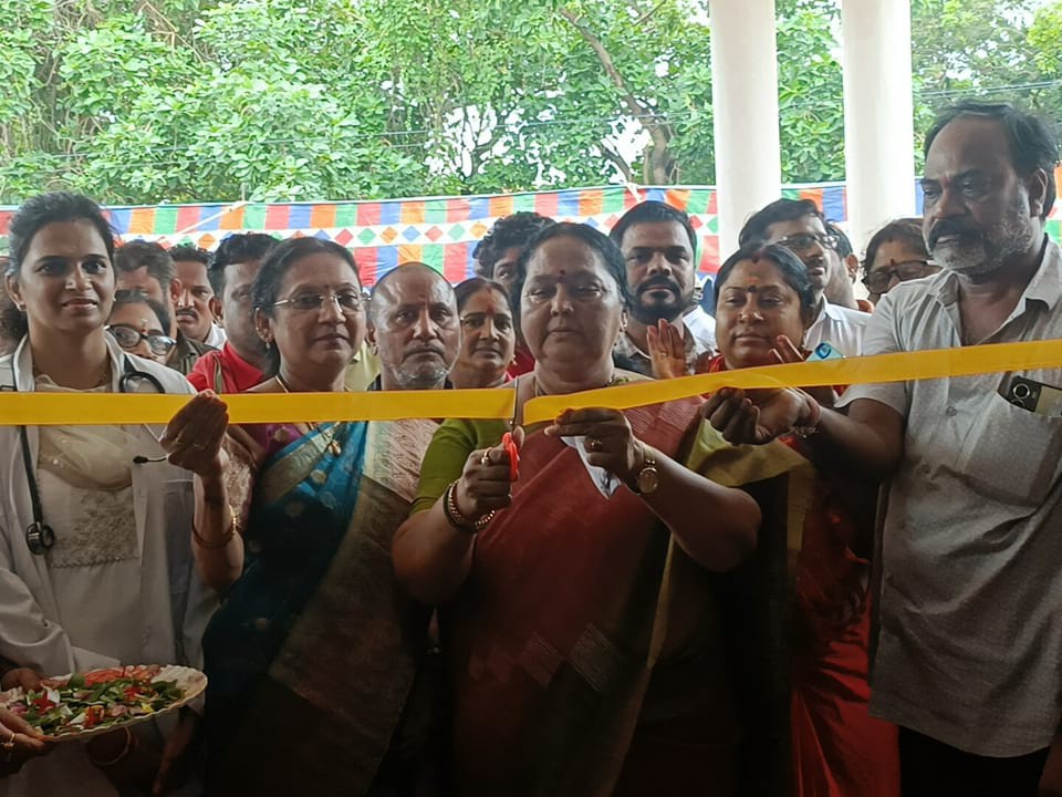 నర్సీపట్నంలో ఉచిత వైద్య శిబిరం