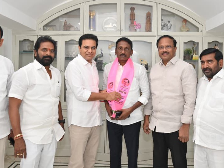BRSలో చేరిన కాంగ్రెస్ చారకొండ ఎంపీపీ