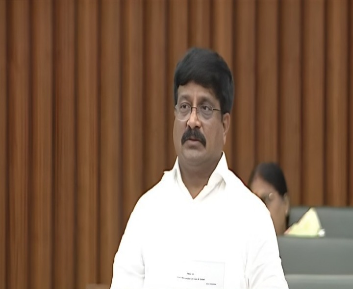నివాసాలకు యోగ్యమైన ప్లాట్లు పేదలకు ఇవ్వాలి: ఎమ్మెల్యే