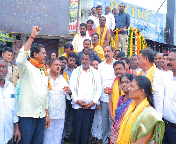 కొండా లక్ష్మణ్ బాపూజీకి నివాళులు అర్పించిన మంత్రి