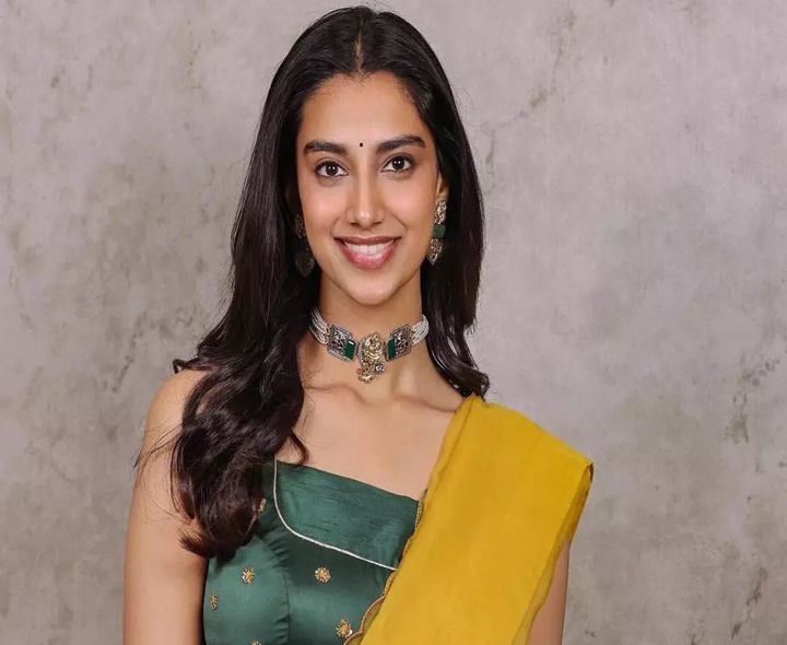 బాలీవుడ్‌లో మీనాక్షి చౌదరి ఎంట్రీ?