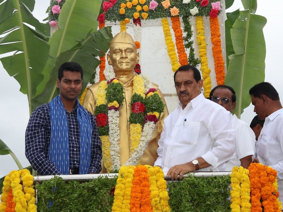 మార్గదర్శకంగా నిలిచిన మహానీయులు కొండ లక్ష్మణ్ బాపూజీ